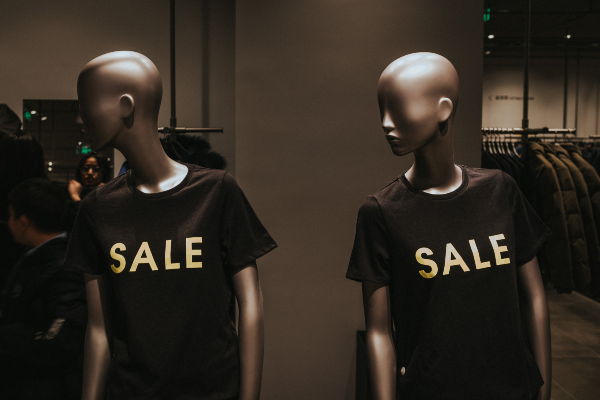 2022 Black Friday sale mannequins