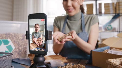 Influencer Marketing vs Social Media Marketing: Key Differences