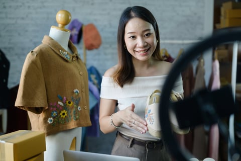 How to Compensate Influencers