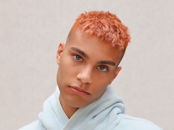 A Gen Z TikTok influencer with pink hair, by Good Faces via Unsplash.