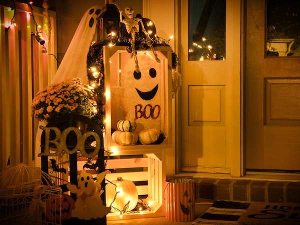 A home interior decorated for Halloween, by Clint Patterson via Unsplash.